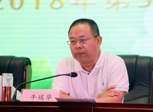 10郑东新区党工委副书记、管委会常务副主任牛瑞华讲话。