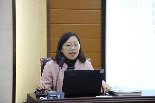 郑东新区教研室生物学科教研员崔芳老师进行培训