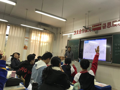 郑州市第八十八中学熊红娟老师讲授《多变的天气》一课