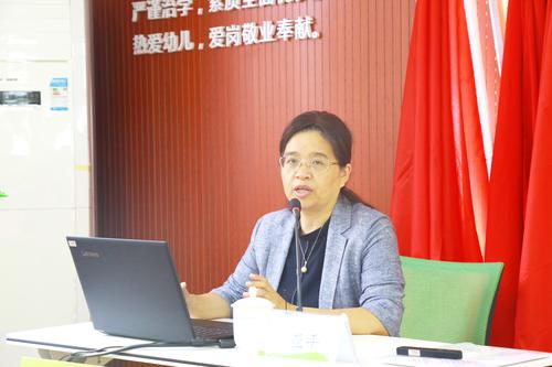 河南大学教育科学学院副院长、教授岳亚平作讲座