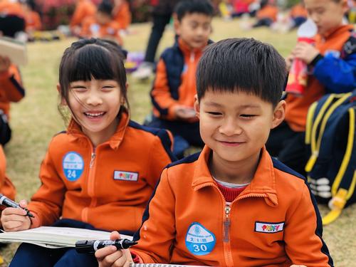 郑东新区普惠路第一幼儿园幼儿清明节绘出心中的春天