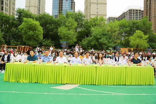 出席郑东新区普惠路第二幼儿园举办庆祝建党100周年文艺汇演的嘉宾