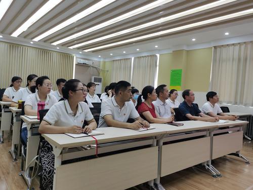 郑州市第八十八中学集中观看大会直播
