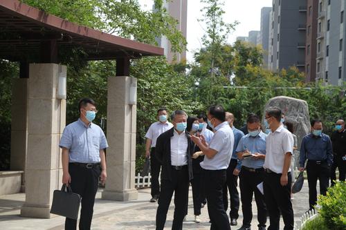 教育部检查组来到郑州54中实地查访校园安全